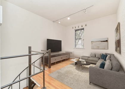 233 E 12th Street - Photo 1