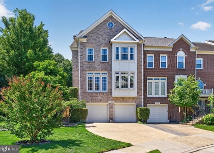 6635 Dunwich Way - Photo 1