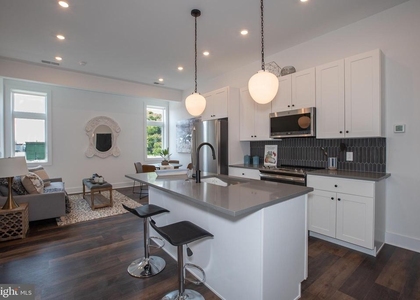 2940 W Thompson Street - Photo 1