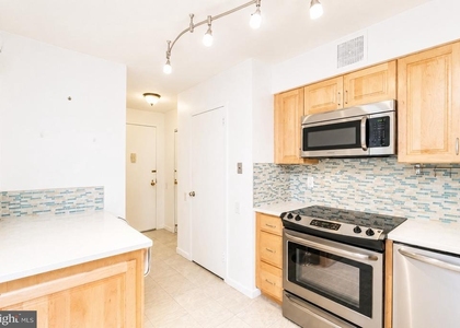 1420 Locust Street - Photo 1