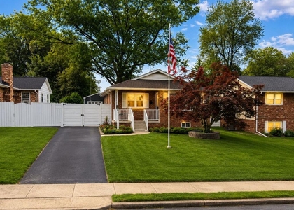 606 Apple Avenue - Photo 1