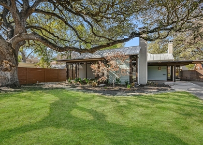 2704 Oakhurst Ave - Photo 1