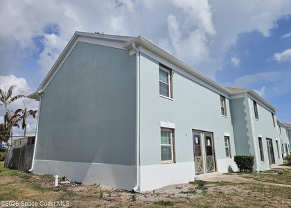 120 E Colonial Court - Photo 1