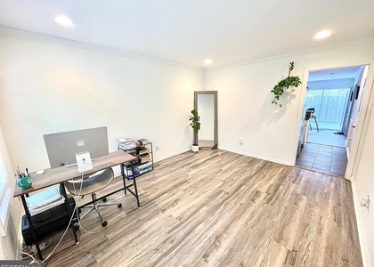 838 Heritage Square - Photo 1