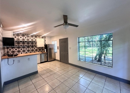 1418 Sw 27th Street - Photo 1