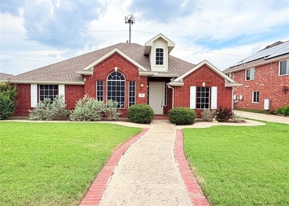 301 Mimosa Drive - Photo 1