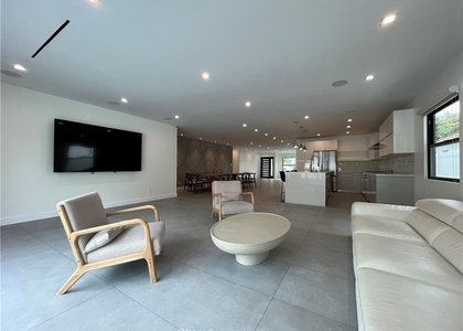 5735 Saloma - Photo 1