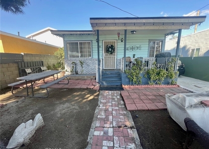 326 W Oliver Street - Photo 1