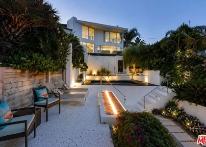 8380 Hollywood - Photo 1