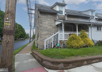 957 W 6th Street - Photo 1