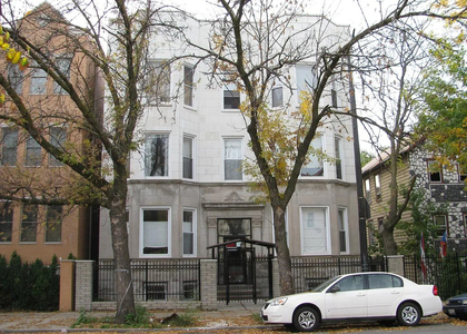 2114 N California Avenue - Photo 1