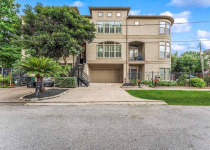 906 Reinicke Street - Photo 1