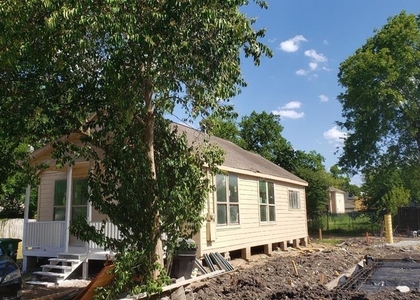 814 39th Street - Photo 1