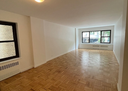 East 55 Street - Photo 1