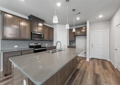 800 Emerling - Photo 1