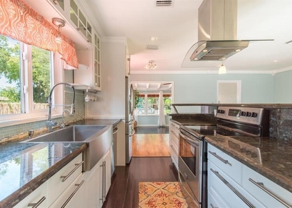 415 Ne 8th Avenue - Photo 1