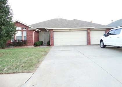8812 Nw 85th Place - Photo 1
