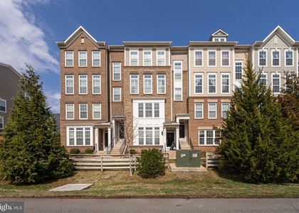 43491 Town Gate Square - Photo 1