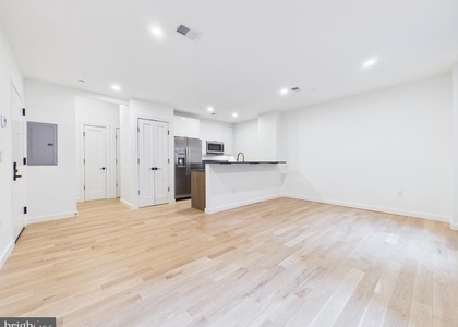 1128 Walnut Street - Photo 1
