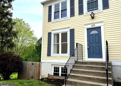 1679 Colonial Way - Photo 1