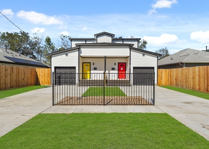 1512 W Blum Street - Photo 1
