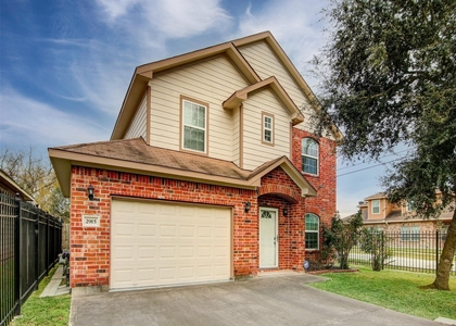 2915 Paige Street - Photo 1