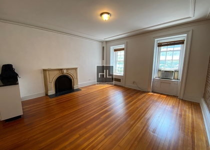 East 65 Street - Photo 1