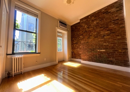 Mott Street - Photo 1