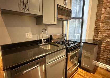 Mott Street - Photo 1