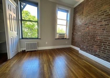 Mott Street - Photo 1