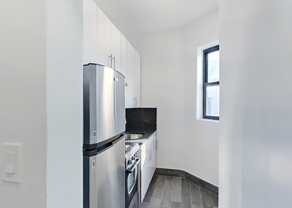 624 East 11th Street - Photo 1