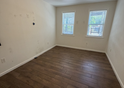 18-79 Woodbine Street - Photo 1