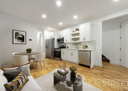 310 Linden St - Photo 1