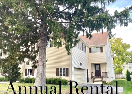 514 St Clair Avenue - Photo 1