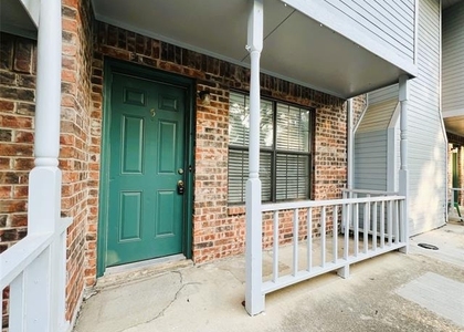 929 W Hickory Street - Photo 1