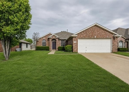 2816 Oakdale Drive - Photo 1
