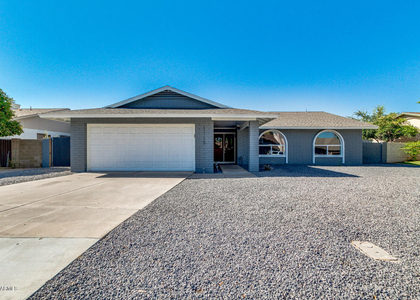 1115 W Barrow Drive - Photo 1