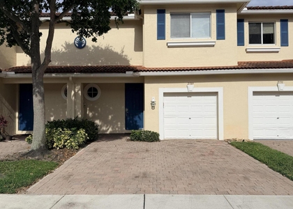 2789 S Evergreen Circle - Photo 1