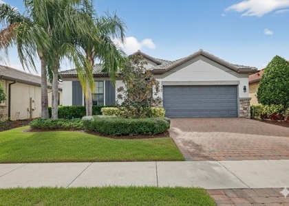 540 Se Monet Drive - Photo 1