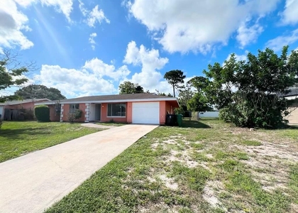 311 Sw Homeland Road - Photo 1