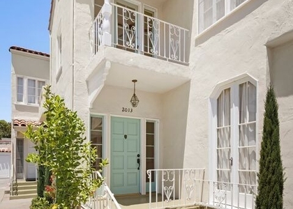 2011 N Beachwood Drive - Photo 1