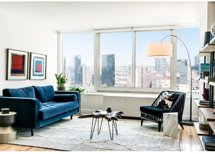 315 W 33rd St - Photo 1
