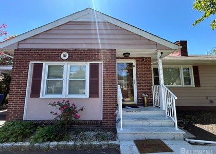 869 Gates Avenue - Photo 1