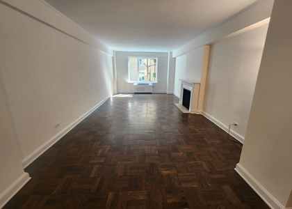40 Central Park S - Photo 1