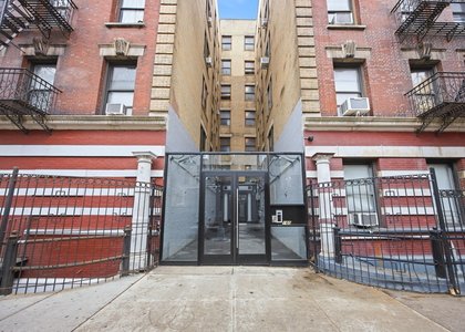 160 Wadsworth Avenue - Photo 1