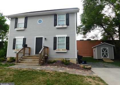 916 S Loudoun Street - Photo 1