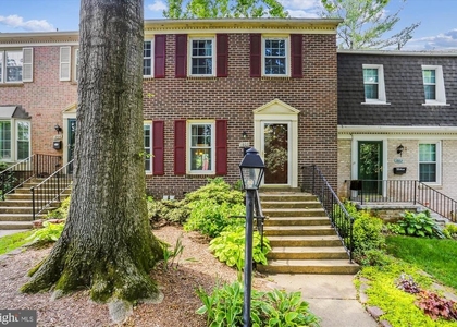 1804 Golf View Court - Photo 1