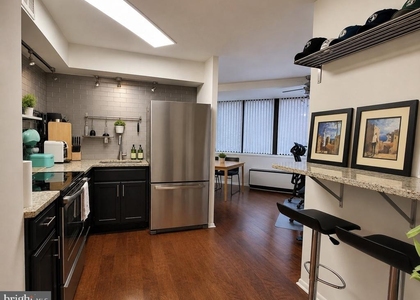 1420 Locust Street - Photo 1