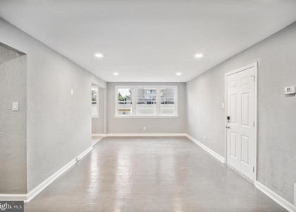 2137 Bryn Mawr Avenue - Photo 1