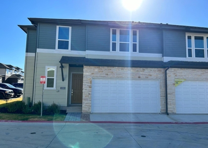 1015 Vista View Dr - Photo 1